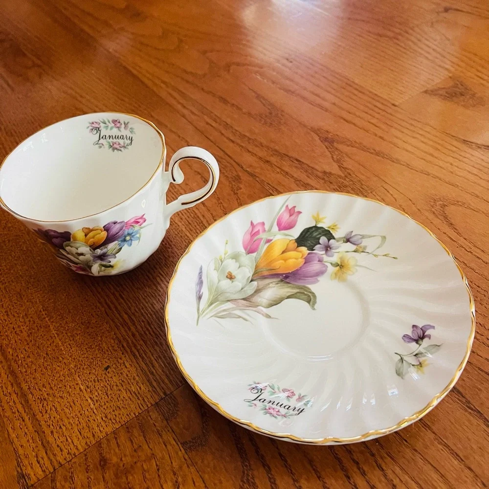 Fine bone China royal patrician staffordshire England tea cup and saucer set